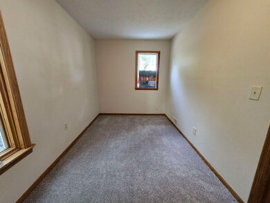 719 Maple Ave, Salina, KS 67401 - photo 6