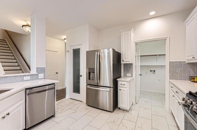 Kitchen with appliances with stainless steel fini