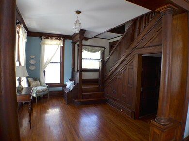 Entry/Parlor