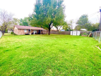 100 Leslie St, Bonham, TX 75418 - photo 4