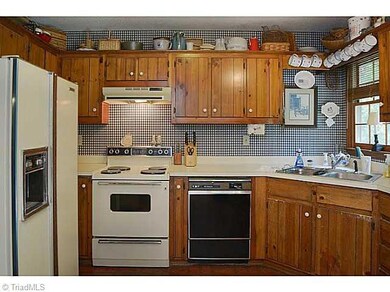 1813 Rocky Ln, Asheboro, NC 27205 - photo 5