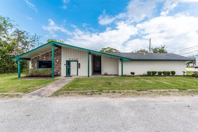2202 N Gordon St, Alvin, TX 77511 - photo 2