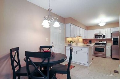 105 Pembroke Cir unit 2C, Lake Bluff, IL 60044 - photo 5