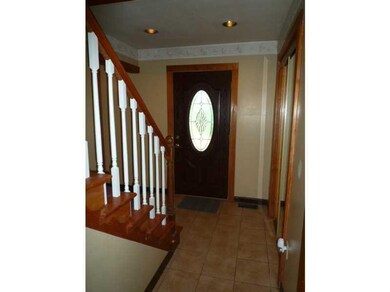 Entry/Foyer.