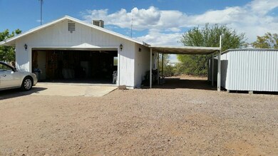 Garage/carport/shed