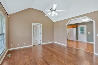 122 Lorien Cir, Shelbyville, TN 37160 - photo 4