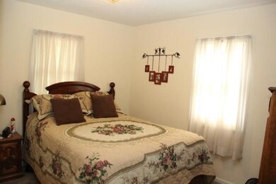 400 & 404 E 27th St S, Newton, IA 50208 - photo 7