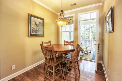 Eat-in Kitchen