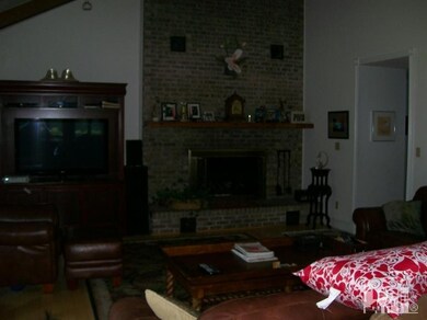 319 S Bickett St, Burgaw, NC 28425 - photo 4