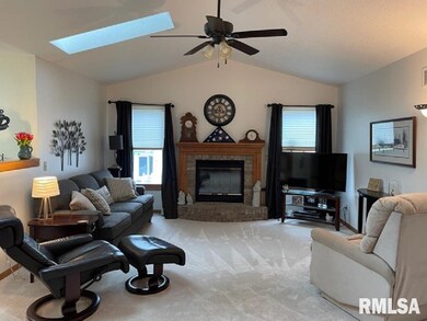 1358 W 51st St, Davenport, IA 52806 - photo 3