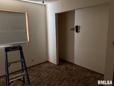 5012 Candlelight Dr, Davenport, IA 52806 - photo 7