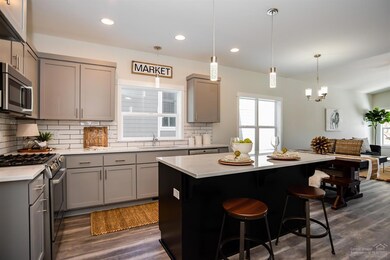 20698 SE Cougar Peak Dr, Bend, OR 97702 - photo 2