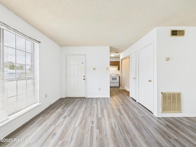 CAM04246G0-PR0182-STILL007