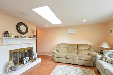 008-Living_Room-5511186-medium