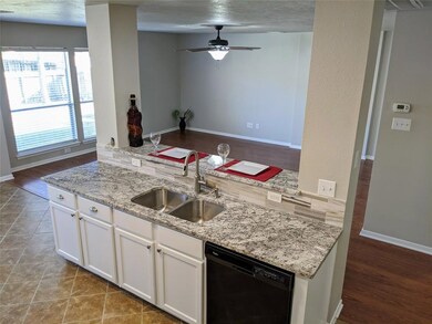 3103 Centennial Village Dr, Pearland, TX 77584 - photo 4