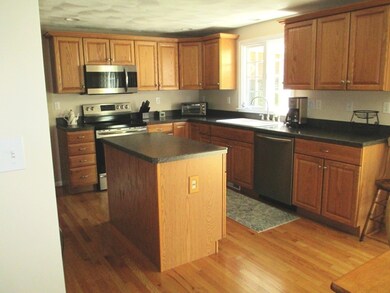 7 Lapham Ct, Mendon, MA 01756 - photo 3