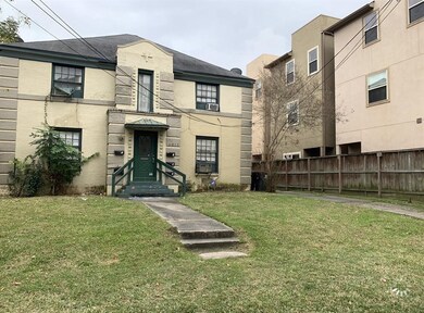 This 4 Plex located in  few mins away from Museum