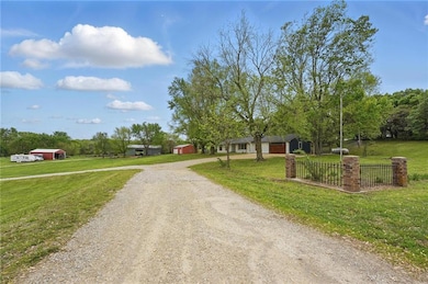 1633 N 600 Rd, Baldwin City, KS 66006 - photo 2
