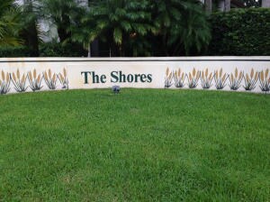 12514 Shoreline Dr, Wellington, FL 33414 - photo 2