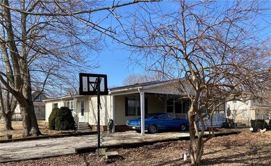 1060 W Center St, Fountaintown, IN 46130 - photo 2