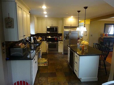 89 Catalpa Ave, Riverside, RI 02915 - photo 6