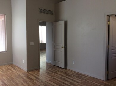 Master with sitting area
