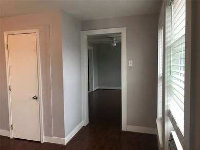 206 1/2 Amundsen St, Houston, TX 77009 - photo 4