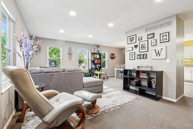 2067 Knightsbridge Dr, Cincinnati, OH 45244 - photo 7