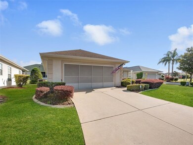 GREAT CURB APPEAL to this lovely 3/2 Sycamore in S