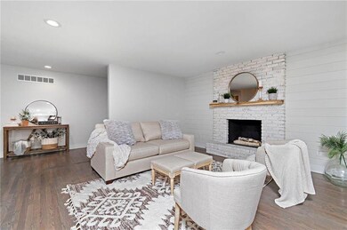 10341 Mohawk Ln, Leawood, KS 66206 - photo 7