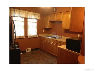 Kitchen. Lower