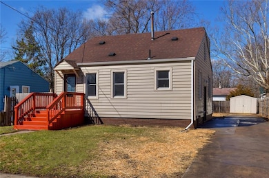 822 E 29th St, Des Moines, IA 50317 - photo 2