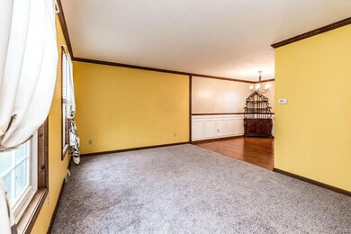Livingroom has 2 windows, new carpet 4/2020.