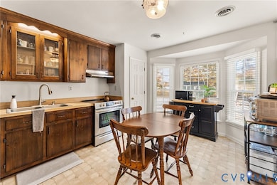 8719 Firethorne Ln, North Chesterfield, VA 23237 - photo 6