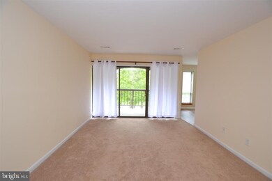 11208 Chestnut Grove Square unit 211, Reston, VA 20190 - photo 3