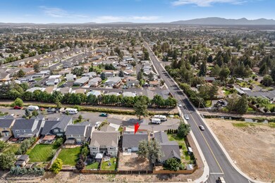 1468 SW 27th St, Redmond, OR 97756 - photo 4