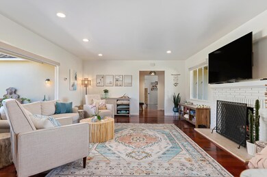 06 - Living Room