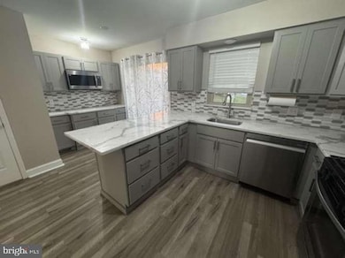 527 Maple Glen Cir, Pottstown, PA 19464 - photo 4