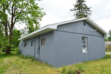 221 S Mcclellan St, Auburn, IN 46706 - photo 3