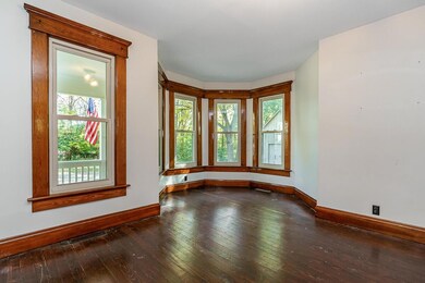 107_Price_Rd-living rm