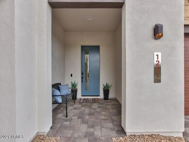 004_FRONT ENTRY
