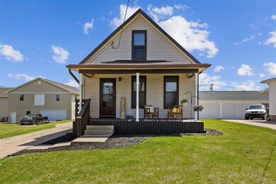2401 Southland St SW, Cedar Rapids, IA 52404 - photo 3