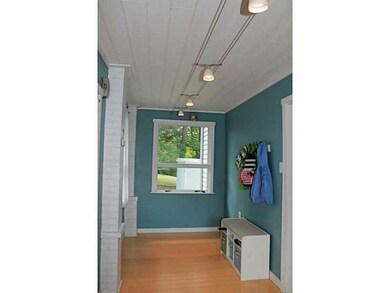 Entry/Foyer.