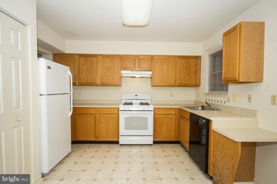 9809 Sherwood Farm Rd, Owings Mills, MD 21117 - photo 5