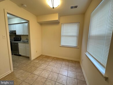 9663 Hagel Cir, Lorton, VA 22079 - photo 5