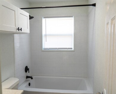 923 E 39th St, Houston, TX 77022 - photo 6