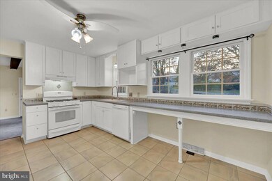 302 Lamp Post Ln, Hershey, PA 17033 - photo 4