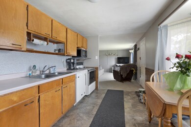 135 Pecos Cir, Carpentersville, IL 60110 - photo 7