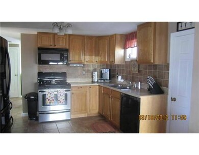 143 Endicott Dr, Warwick, RI 02886 - photo 3