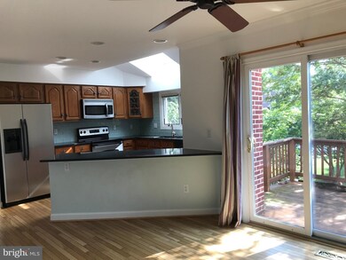 2086 Gillen Ln, Falls Church, VA 22043 - photo 7